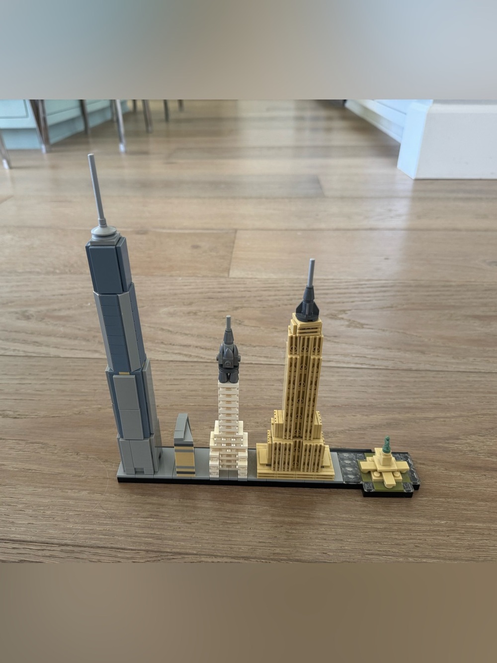 Lego Architecture New York City Landmark Miniature Set - Gold, Gray, Cream - Picture 5 of 5